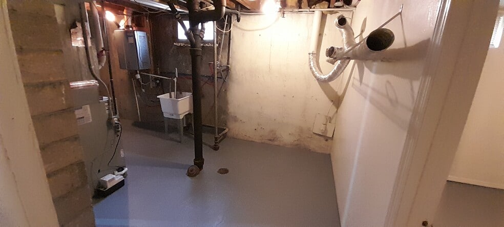 Washer/Dryer hookup - 3934 N Nevada St