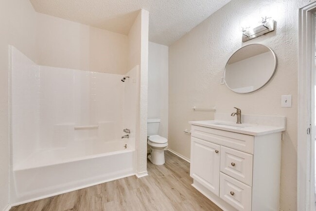 Building Photo - 2818 Oakdale St