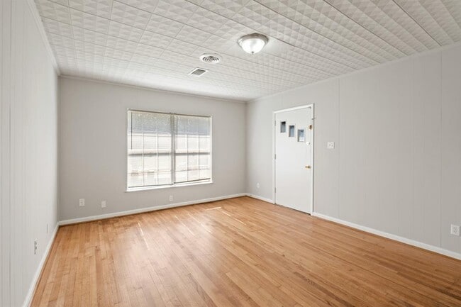 Building Photo - 718 Horncastle St