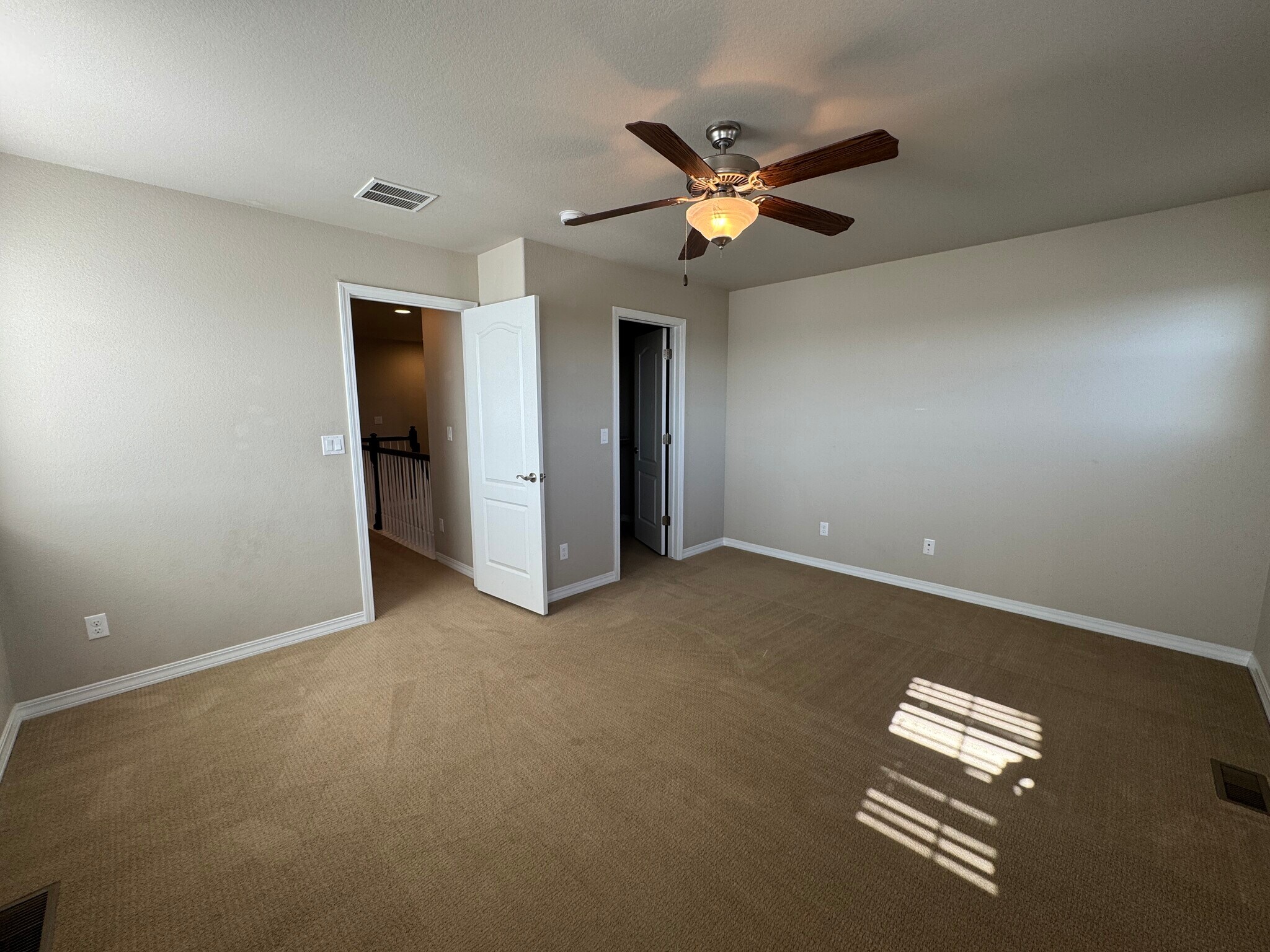 Building Photo - 475 Eclipse Dr