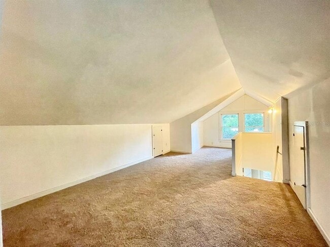 Building Photo - 557 6th Ave N