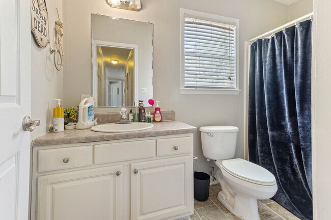 Building Photo - 214 Shipman's Pike