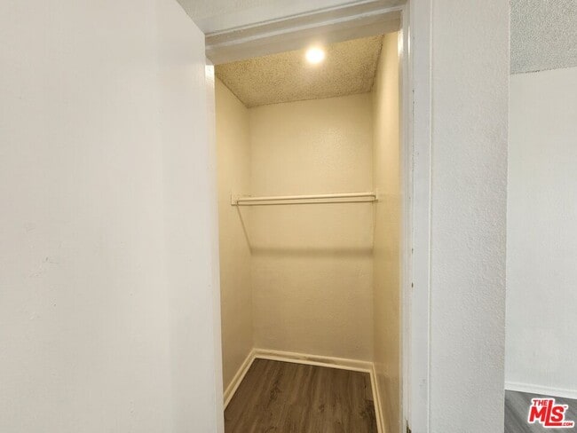 Building Photo - 534 W 47th St