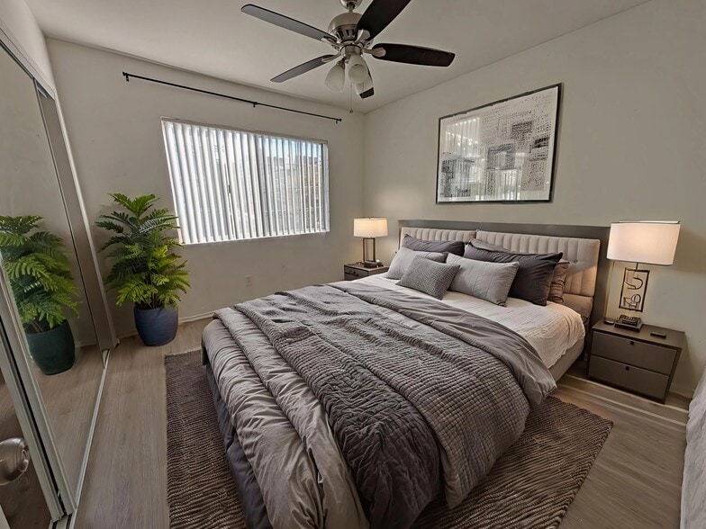 Building Photo - 11105 Rose Ave