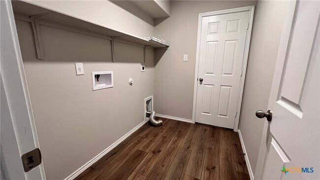 Building Photo - 2426 Elba Dr
