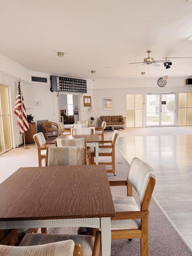 Building Photo - 100 Village Green Cir E