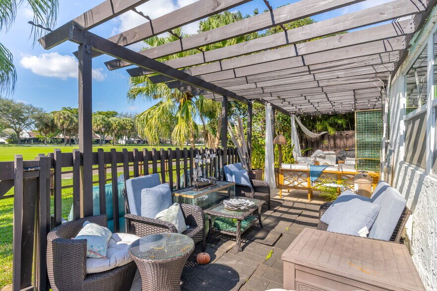 Building Photo - 1420 W Sandpiper Cir