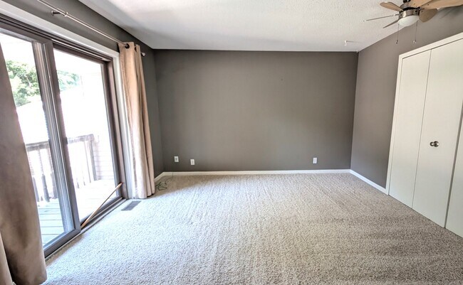 Building Photo - 17554 Parkwood Dr