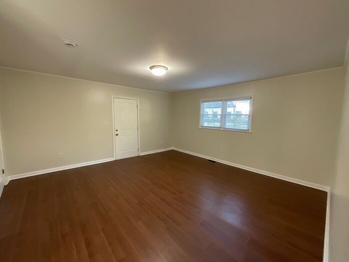 Building Photo - 728 Gary Rd NW