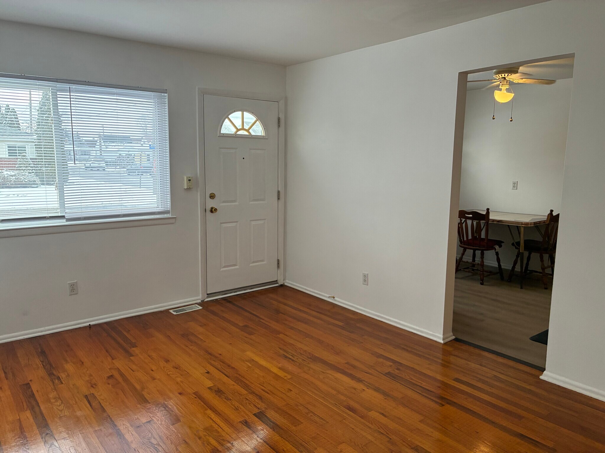 Building Photo - 1353 Stewart Ave