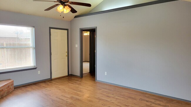 Building Photo - Beautiful Home! Available Spring 2026!