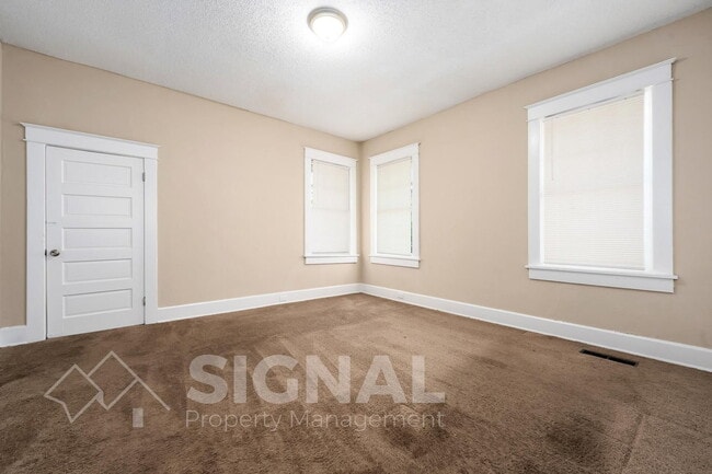 Building Photo - 512 1st St N