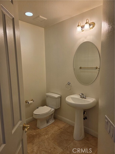 Building Photo - 17568 Cloverdale Way