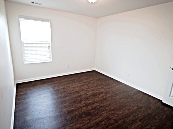 Building Photo - 15 Crabapple Cir