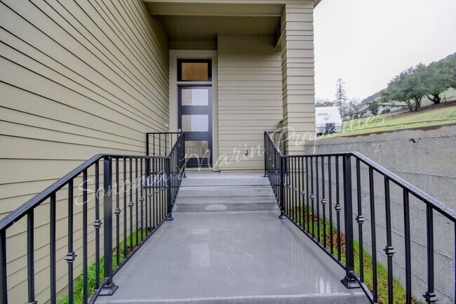 Building Photo - Gorgeous 4 Bed/3Bath House Available in De...