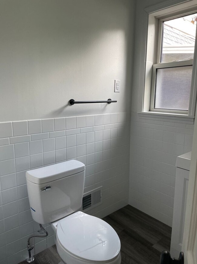 Building Photo - Available April 2026 - 2 Bedroom Home in Dormont w/ Central AC and Off-Street Parking Pad!