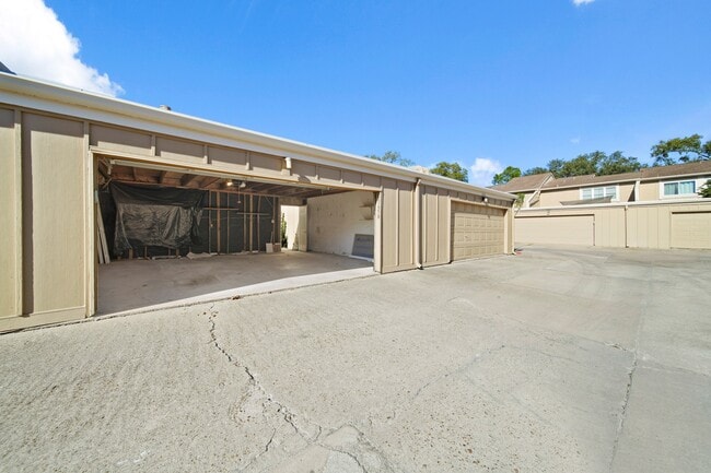 Building Photo - 11650 Village Pl Dr