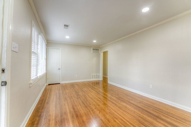 Building Photo - Charming 3-Bedroom Home with Modern Upgrades and Spacious Backyard in a Peaceful Neighborhood