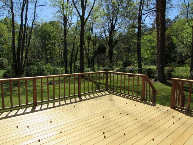 Building Photo - Lovely 3 Bed/1.5 Bath Home - Meadowbrook Subdivision in Salisbury - Large Back Deck - Wooded Back...