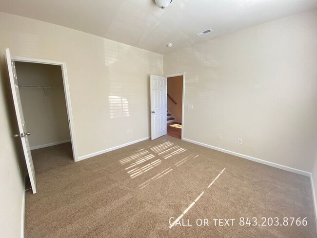 Building Photo - Available Now! Explore this Spacious 3-bed...