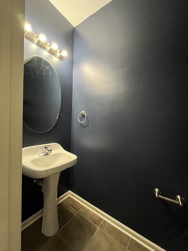 Building Photo - 1204 Dustins Way