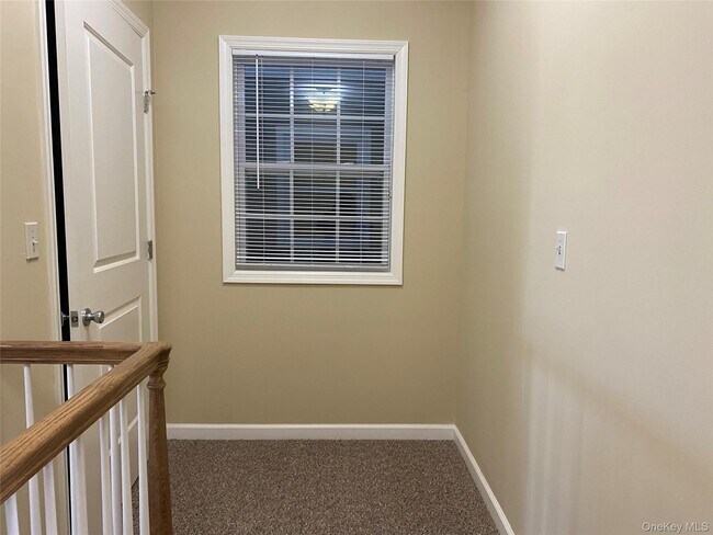 Building Photo - 11 Nicole Ct