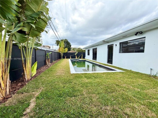 Building Photo - 9410 SW 55th St