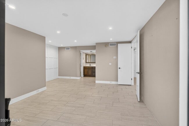 Building Photo - 7557 N Dreamy Draw Dr