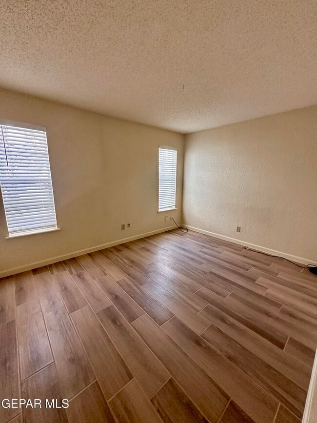 Building Photo - 6201 Escondido Dr