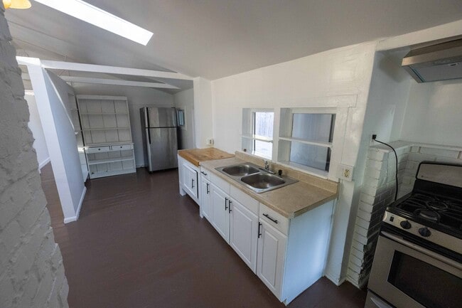 Building Photo - 1411 Bonnell Dr