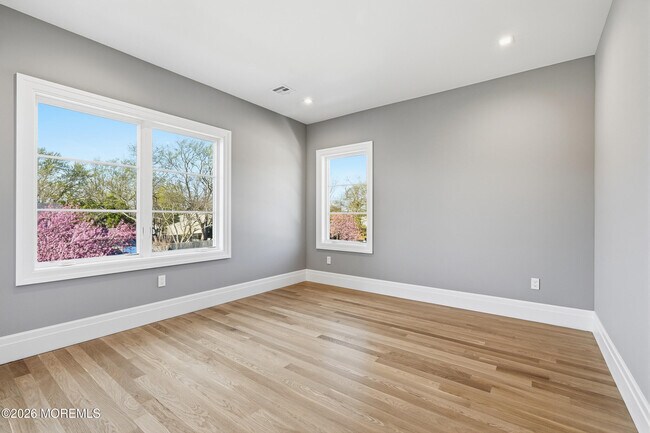 Building Photo - 84 Cooper Ave