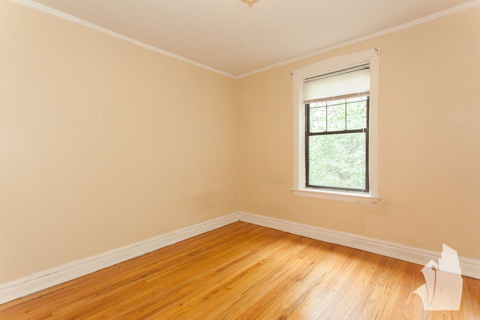 Building Photo - 1941 W Winnemac Ave