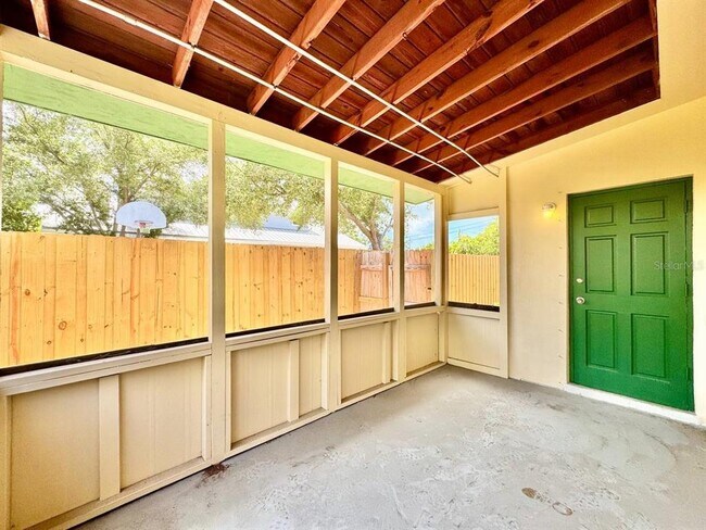Building Photo - 533 Yelvington Ave