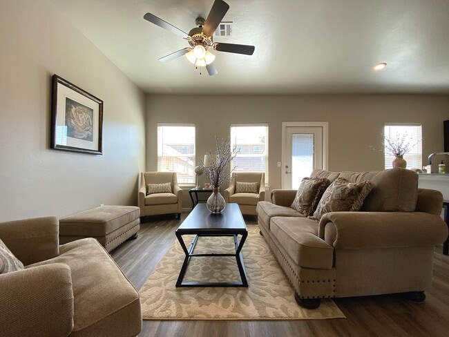 Building Photo - Charming 3 Bed, 2.5 Bath Home in NW OKC!