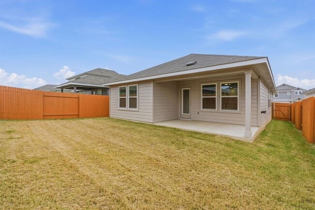 Building Photo - 825 Sun Grv Trl