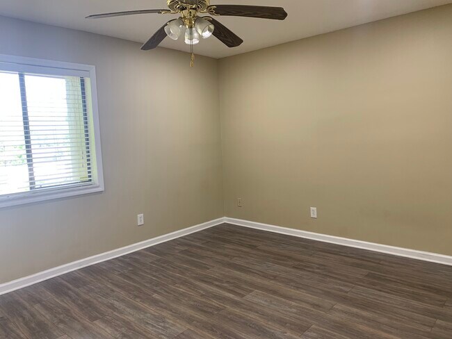 Building Photo - 129 Springwood Cir