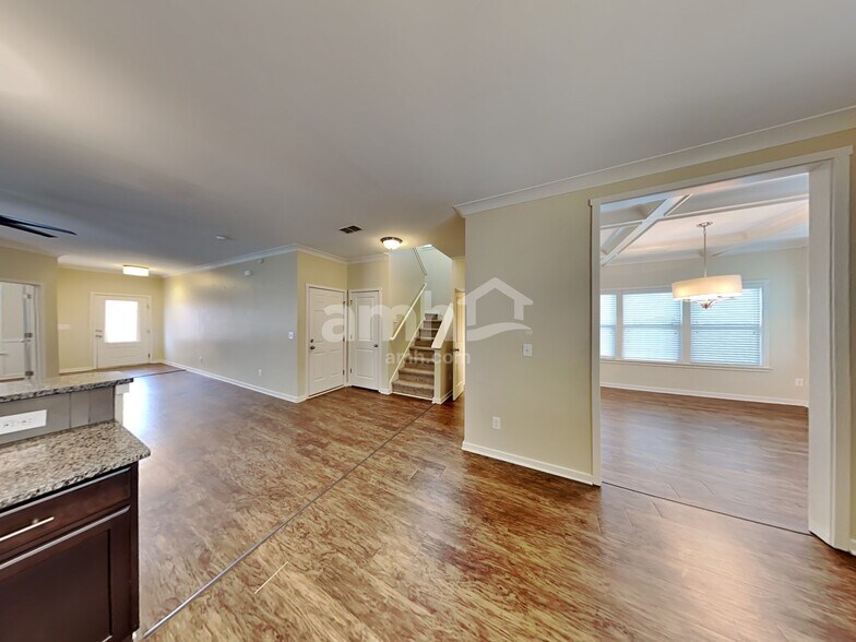 Building Photo - 15410 Lakepoint Forest Dr