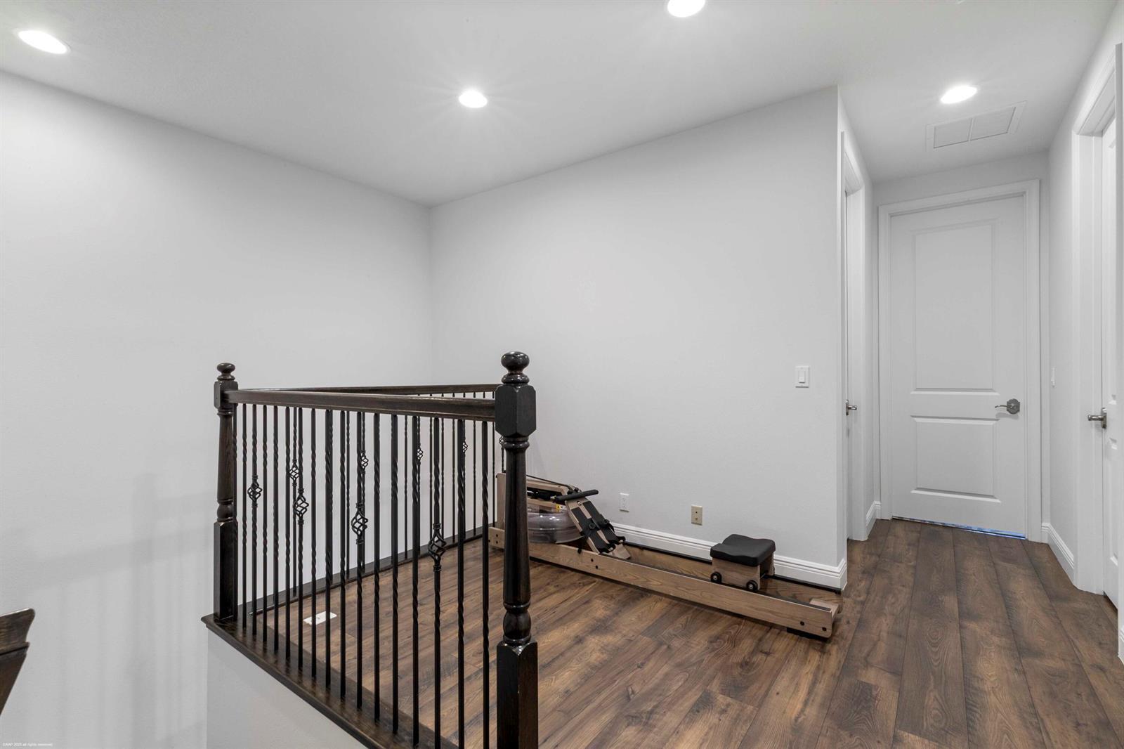 Building Photo - 170 Sword Fern Pl