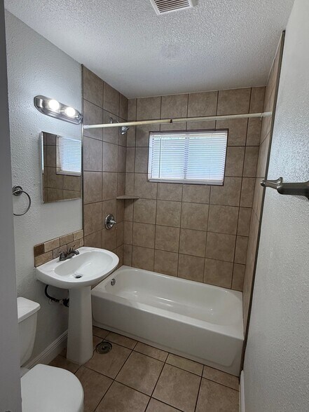Building Photo - 602 Ellor Dr
