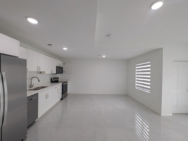 Building Photo - 26124 SW 146th Ave