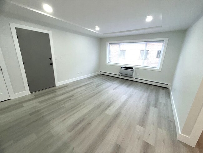 Building Photo - 6747 N Olmsted Ave