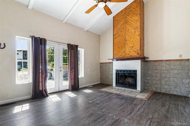 Building Photo - "Spacious 5-Bedroom Denver Gem with 2.5 Baths and 1,920 Sq Ft of Comfort!"
