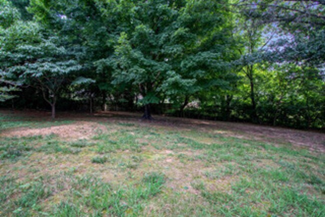 Building Photo - Knoxville 37934 - Split-level Home with 4 Bedrooms, 2 Baths & a 2-car garage. Call Lisa Vineyard ...