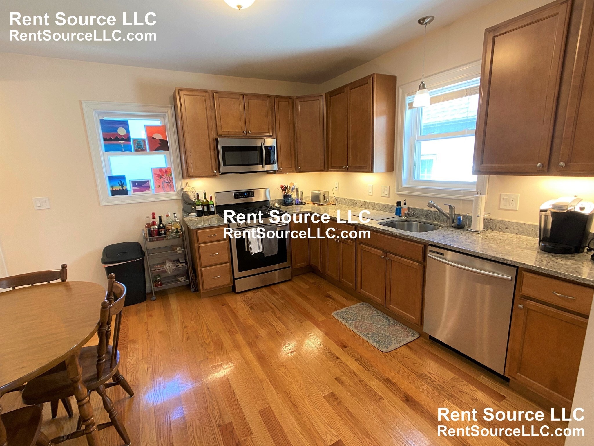 Building Photo - 537 Main St