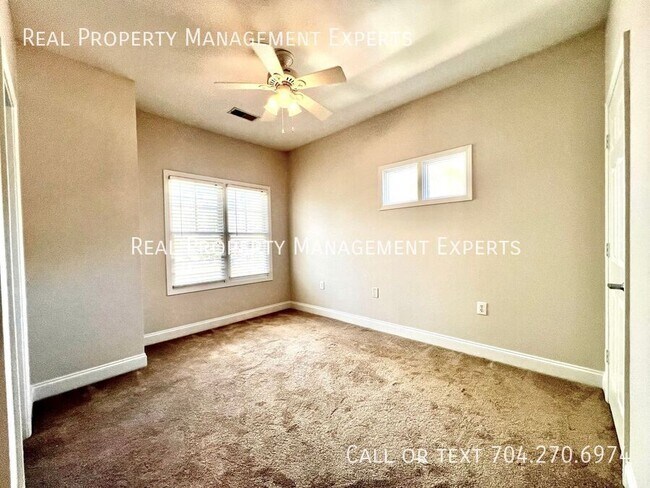 Building Photo - 729 Grandin Rd