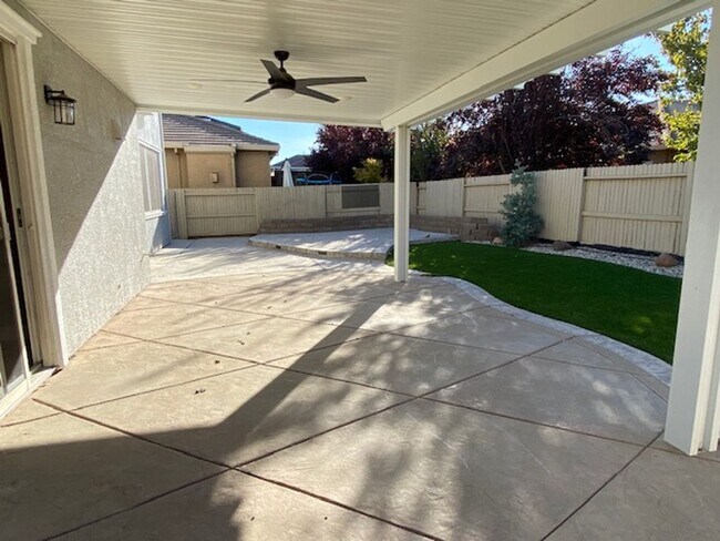 Building Photo - Lincoln Crossing 6 bedroom home with new c...