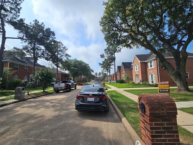 Building Photo - 5739 Henniker Dr