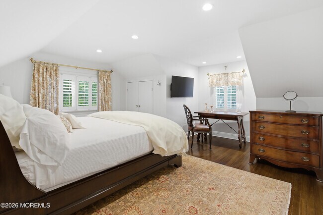 Building Photo - 96 Lakeshore Dr