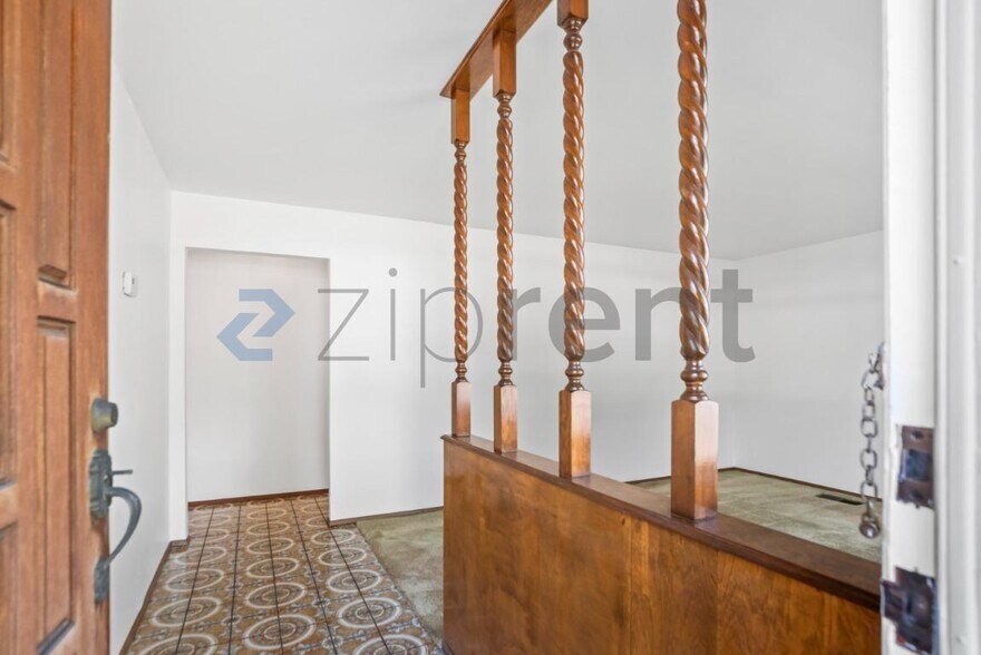 Building Photo - Unit