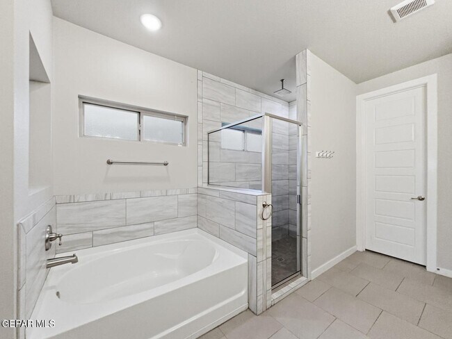 Building Photo - 14616 Tierra Burgos